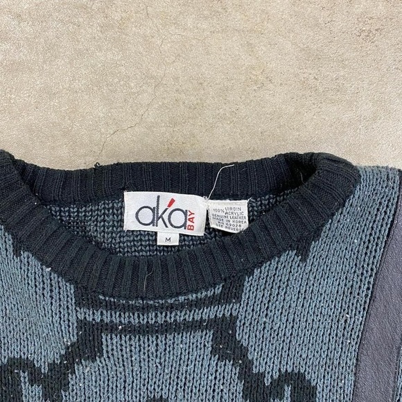 Vintage 90s aka Bay Sweater Size Medium Gray Geometric Tribal Pull Over Boho - Picture 2 of 4